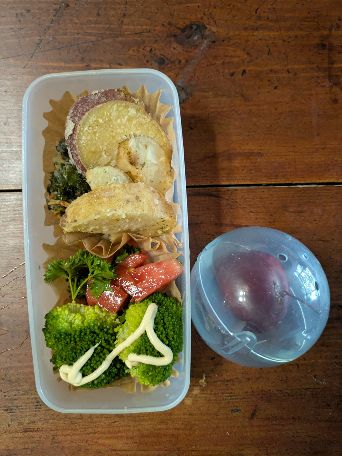 子どもの弁当にすももを入れてみた