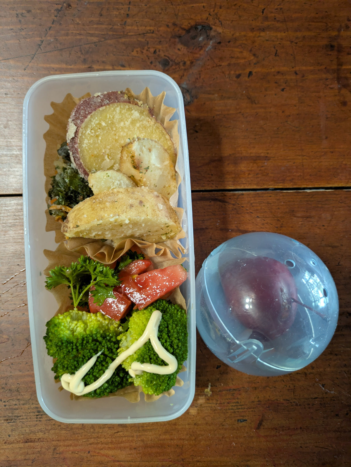 子どもの弁当にすももを入れてみた